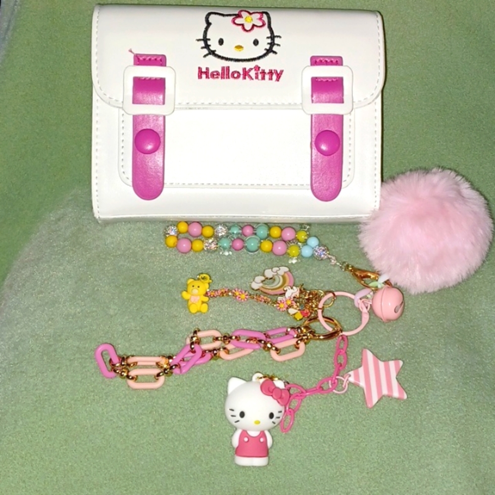 NEW Sanrio Hello Kitty purse and Keychain